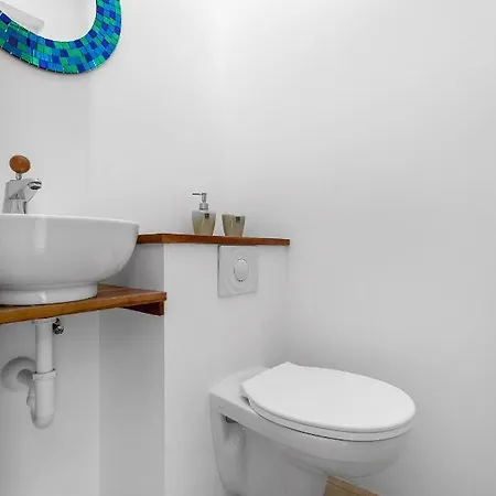 Apartment Serene And Cozy 4 Bedroom Retreat *
