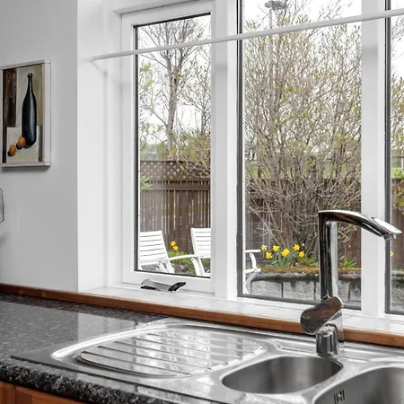 Serene And Cozy 4 Bedroom Retreat Apartment *